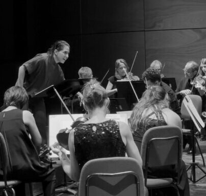 バル・アヴニ指揮バーゼル室内管 ©Stresa Festival / Sara Prataiolo