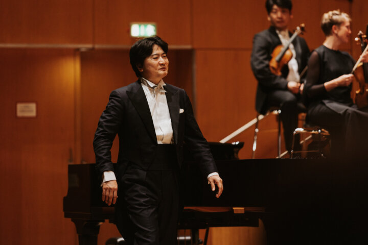山田和樹とバンベルク響 © Jonathan Kromer