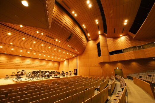 上岡敏之と大阪交響楽団がシューマンの多面性を紐解く「シューマン交響曲全曲演奏会」