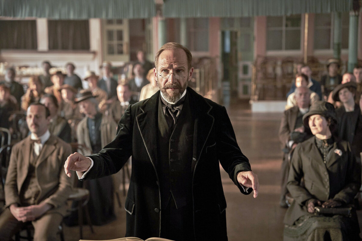 第一次大戦下の存続危機にある合唱団を描く映画『ザ・コラール 希望を紡ぐ歌』が5月15日に公開!