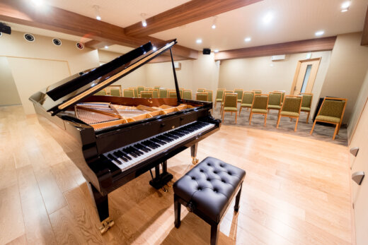 練習からコンサートまで可能!新宿三丁目にある音練スタジオ、オトレン プチ・サロン