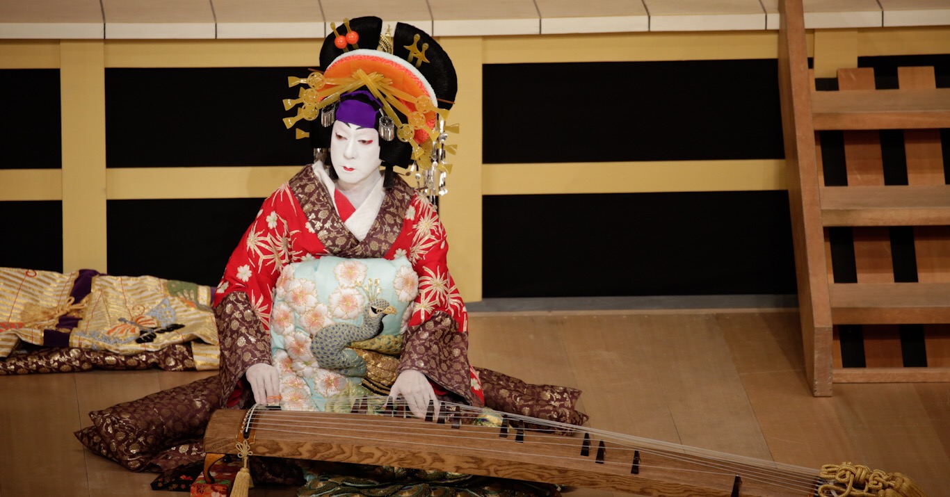 音楽は嘘をつかない？ 舞台上で3種の楽器を演奏する女方の難役！ 十二月大歌舞伎『阿古屋』