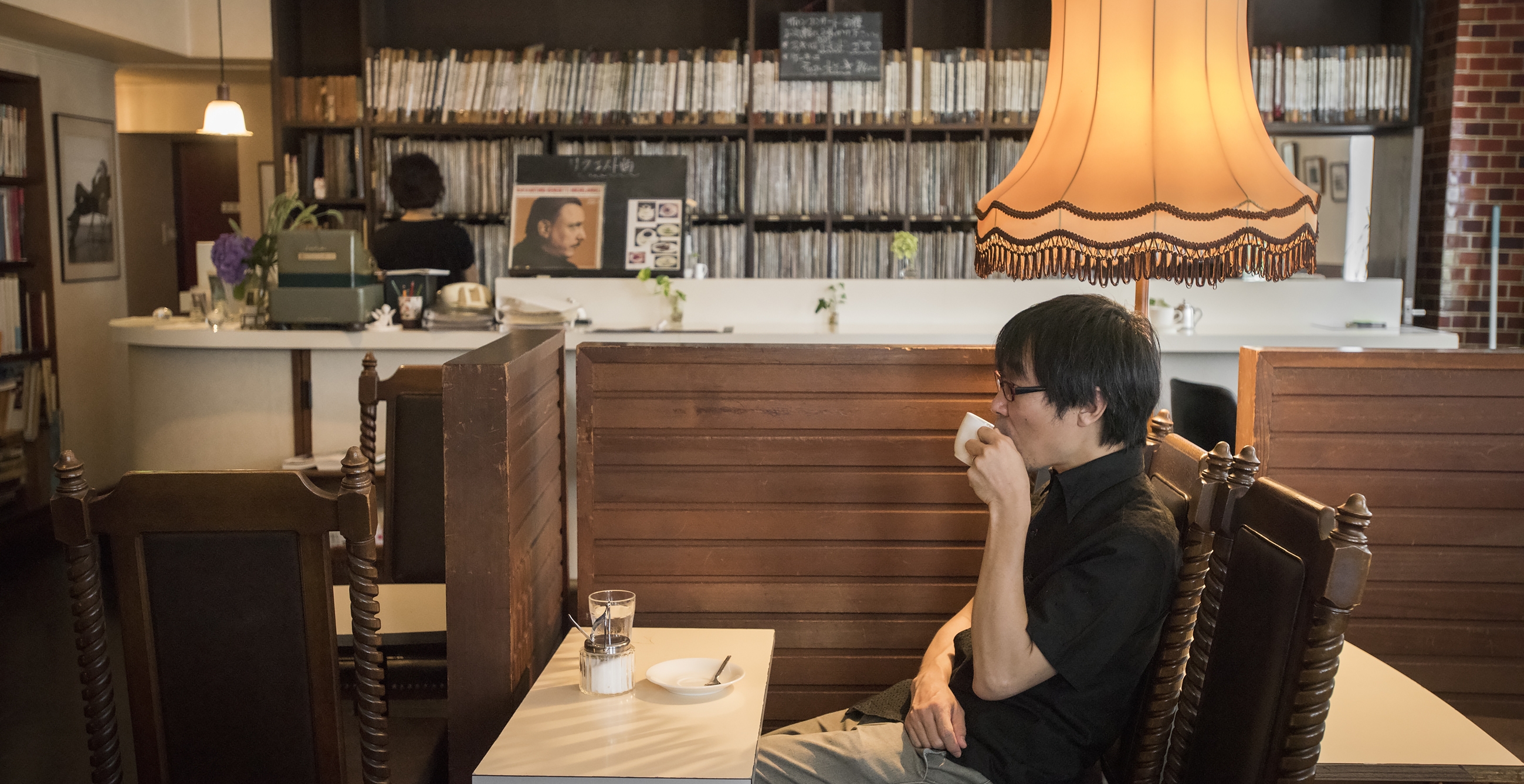 レコードが流れ、チェンバロが聴ける大人の空間で夜遊び。荻窪「名曲喫茶ミニヨン」