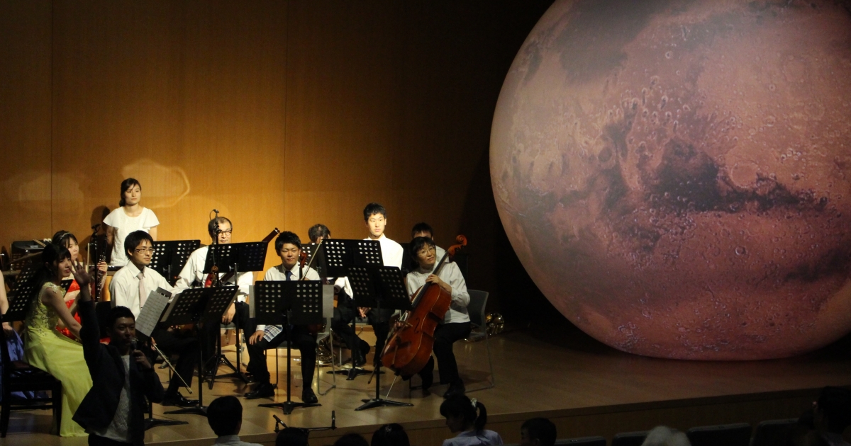 巨大地球儀とともに聴く音楽——宇宙、天体にまつわる音楽から地球の未来を考える