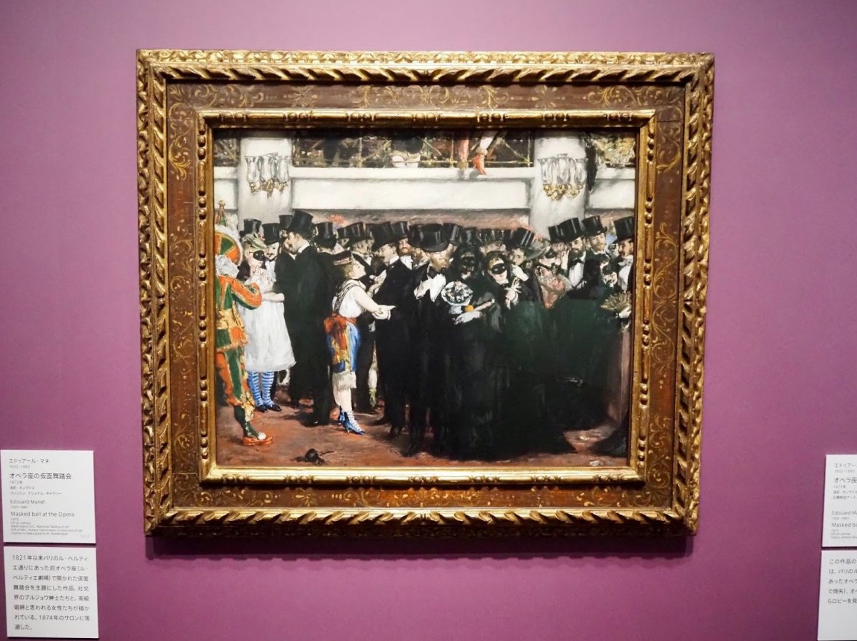 パリ・オペラ座の歴史が詰まった会場を絵巻物の中を歩くように鑑賞する