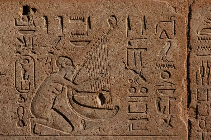 ハープ:語源は「曲がったもの」→「つまむ」!? 長い歴史と使われ方を紹介!