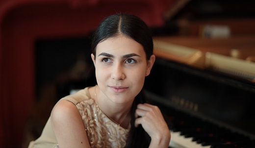 アレクサンドラ・ドヴガン　ヨーロッパですでに評判の天才ピアニストは現在15歳　　