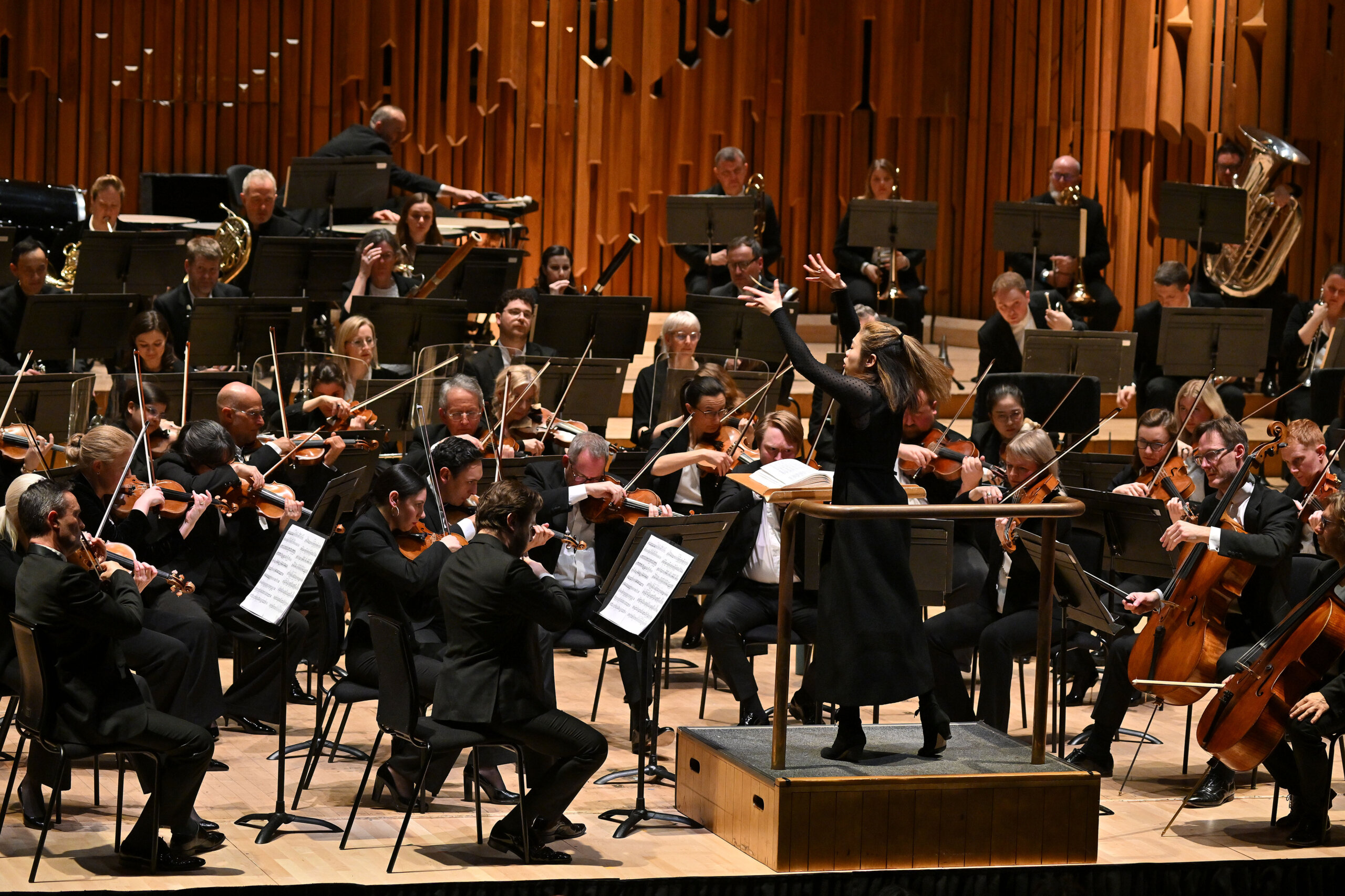 注目の指揮者エリム・チャンがロンドン響を指揮 恐るべき統制力と独自の音楽世界に脱帽