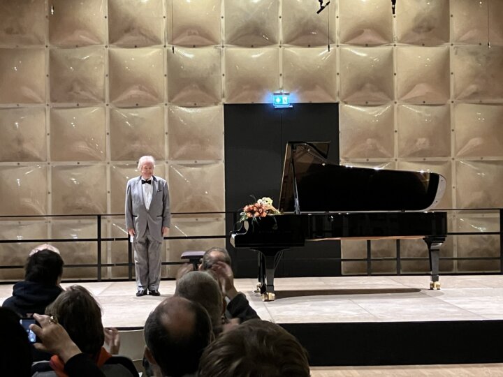 ハンス・アイスラー音大に登場したミハイル・ヴォスクレセンスキー