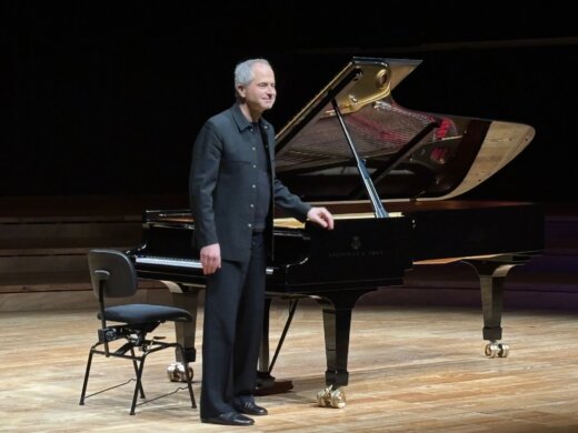 アンデルシェフスキがフィルハーモニー・ド・パリでブラームス後期作品のリサイタル