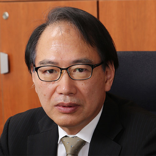 亀山郁夫